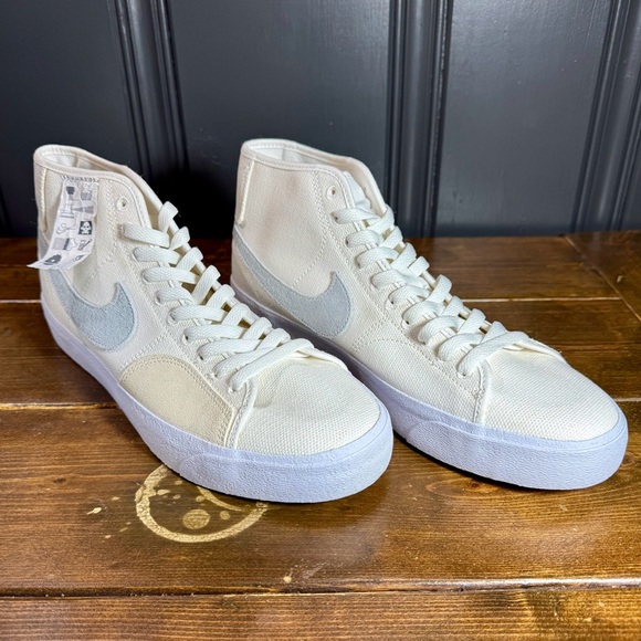 Nike SB Blazer Court Mid Premium “Warning Label” Shoe Mens 10.5 Summit White NEW - Picture 1 of 7